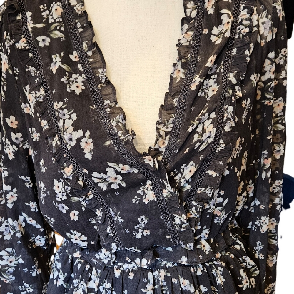 Aster Grey and Peach Floral Blouse - Picture 3 of 8